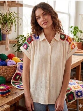 COMO BLACK COLORFUL KNITTED CROCHETED SHORT SLEEVE TOP NEW NWT